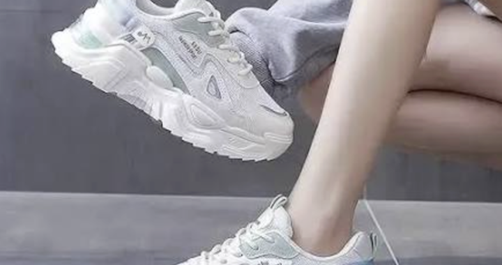 Los tenis más cómodos que verás por todas partes con pantalones de colores en otoño 2026